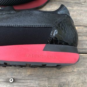 BALENCIAGA RUNNERS BLACK N RED
